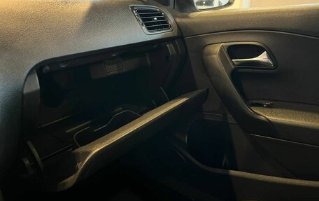 Volkswagen Polo VI (EU Market), 2015 год, 1 015 000 рублей, 29 фотография