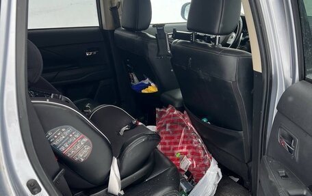 Mitsubishi Outlander III рестайлинг 3, 2012 год, 1 250 000 рублей, 13 фотография