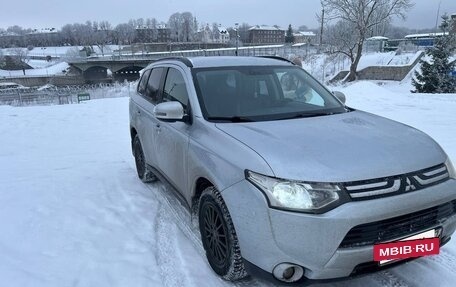Mitsubishi Outlander III рестайлинг 3, 2012 год, 1 250 000 рублей, 16 фотография