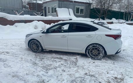 Hyundai Solaris II рестайлинг, 2017 год, 630 000 рублей, 3 фотография