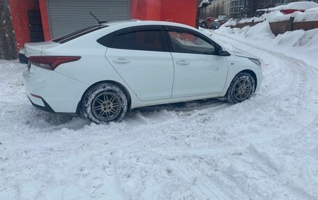 Hyundai Solaris II рестайлинг, 2017 год, 630 000 рублей, 4 фотография