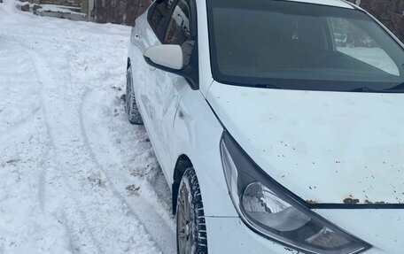 Hyundai Solaris II рестайлинг, 2017 год, 630 000 рублей, 5 фотография