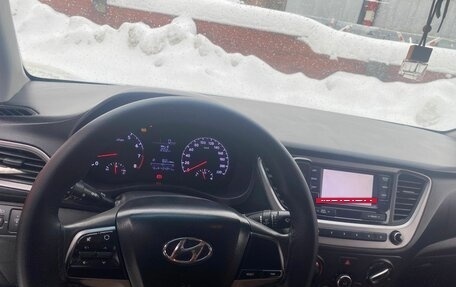 Hyundai Solaris II рестайлинг, 2017 год, 630 000 рублей, 10 фотография