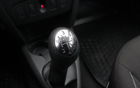 Renault Logan II, 2019 год, 1 100 000 рублей, 15 фотография