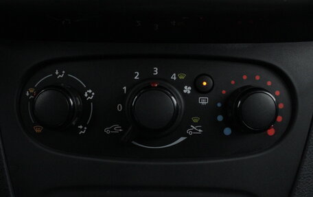 Renault Logan II, 2019 год, 1 100 000 рублей, 14 фотография