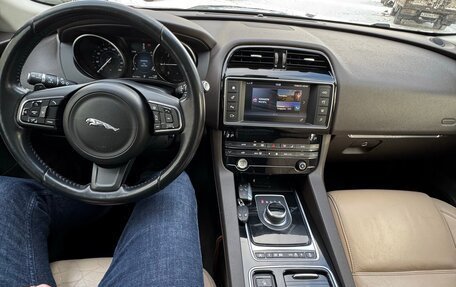 Jaguar F-Pace, 2017 год, 2 350 000 рублей, 17 фотография