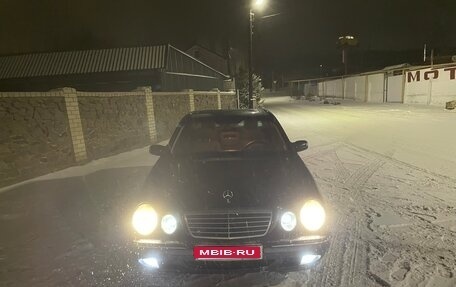 Mercedes-Benz E-Класс, 2000 год, 650 000 рублей, 1 фотография