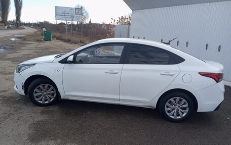 Hyundai Solaris II рестайлинг, 2019 год, 950 000 рублей, 4 фотография