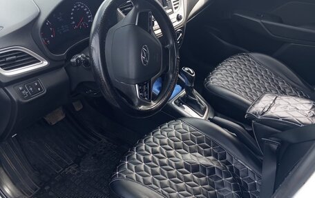 Hyundai Solaris II рестайлинг, 2019 год, 950 000 рублей, 5 фотография