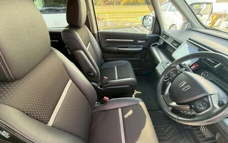 Honda Stepwgn IV, 2018 год, 1 700 000 рублей, 13 фотография