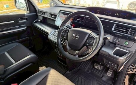 Honda Stepwgn IV, 2018 год, 1 700 000 рублей, 25 фотография