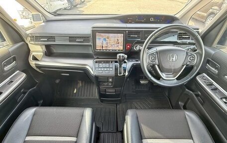 Honda Stepwgn IV, 2018 год, 1 700 000 рублей, 24 фотография