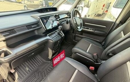 Honda Stepwgn IV, 2018 год, 1 700 000 рублей, 12 фотография