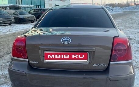 Toyota Avensis III рестайлинг, 2004 год, 615 000 рублей, 3 фотография