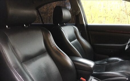 Toyota Avensis III рестайлинг, 2004 год, 615 000 рублей, 24 фотография