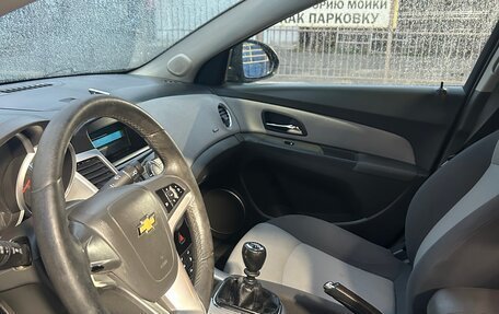 Chevrolet Cruze II, 2010 год, 770 000 рублей, 9 фотография