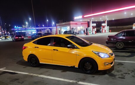 Hyundai Solaris II рестайлинг, 2015 год, 430 000 рублей, 3 фотография