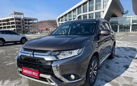 Mitsubishi Outlander III рестайлинг 3, 2022 год, 2 172 000 рублей, 1 фотография