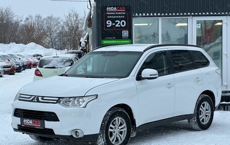 Mitsubishi Outlander III рестайлинг 3, 2012 год, 1 629 000 рублей, 3 фотография