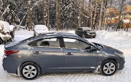 Hyundai Solaris II рестайлинг, 2017 год, 890 000 рублей, 3 фотография