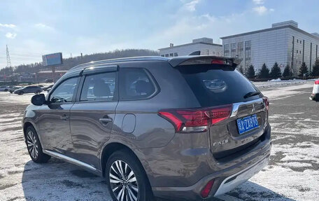 Mitsubishi Outlander III рестайлинг 3, 2022 год, 2 172 000 рублей, 3 фотография