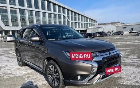 Mitsubishi Outlander III рестайлинг 3, 2022 год, 2 172 000 рублей, 5 фотография
