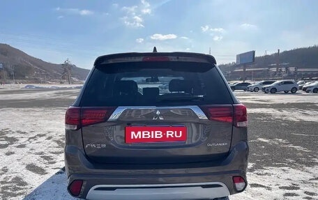 Mitsubishi Outlander III рестайлинг 3, 2022 год, 2 172 000 рублей, 4 фотография