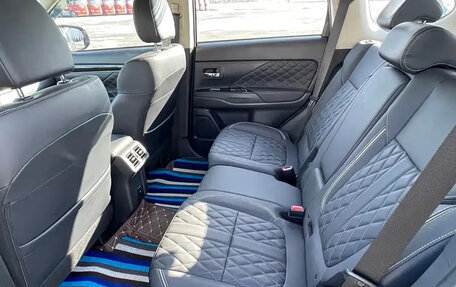 Mitsubishi Outlander III рестайлинг 3, 2022 год, 2 172 000 рублей, 12 фотография