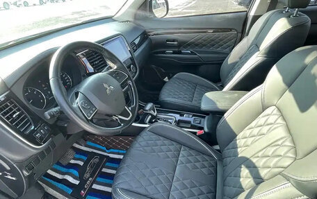 Mitsubishi Outlander III рестайлинг 3, 2022 год, 2 172 000 рублей, 11 фотография