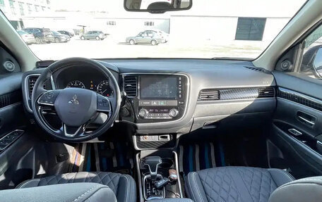 Mitsubishi Outlander III рестайлинг 3, 2022 год, 2 172 000 рублей, 13 фотография