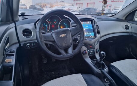 Chevrolet Cruze II, 2011 год, 315 000 рублей, 6 фотография