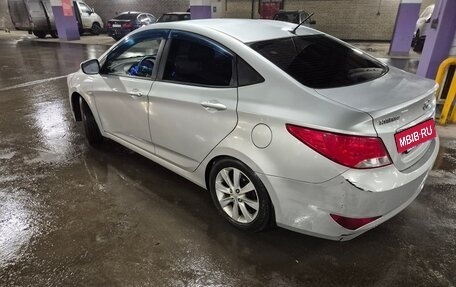 Hyundai Solaris II рестайлинг, 2015 год, 850 000 рублей, 3 фотография