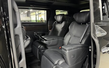 Toyota Alphard, 2024 год, 10 471 027 рублей, 12 фотография