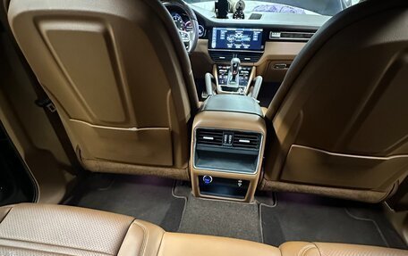 Porsche Cayenne III, 2021 год, 15 000 000 рублей, 18 фотография