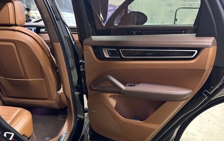 Porsche Cayenne III, 2021 год, 15 000 000 рублей, 23 фотография