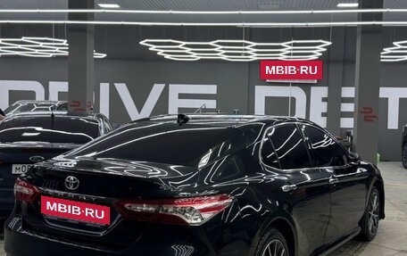 Toyota Camry, 2022 год, 3 100 000 рублей, 2 фотография