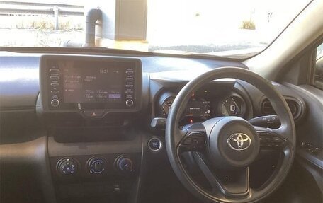 Toyota Yaris Cross, 2022 год, 1 300 888 рублей, 12 фотография