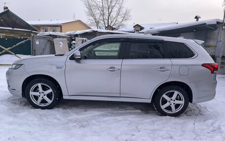 Mitsubishi Outlander III рестайлинг 3, 2019 год, 3 500 000 рублей, 4 фотография
