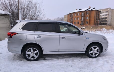 Mitsubishi Outlander III рестайлинг 3, 2019 год, 3 500 000 рублей, 6 фотография