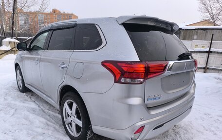 Mitsubishi Outlander III рестайлинг 3, 2019 год, 3 500 000 рублей, 5 фотография