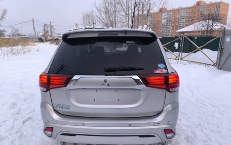 Mitsubishi Outlander III рестайлинг 3, 2019 год, 3 500 000 рублей, 7 фотография