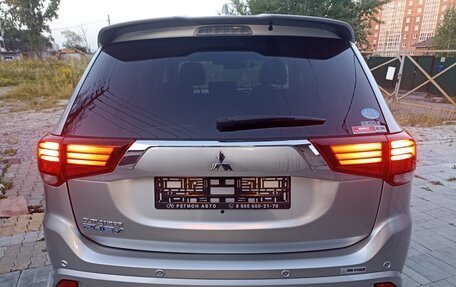 Mitsubishi Outlander III рестайлинг 3, 2019 год, 3 500 000 рублей, 9 фотография