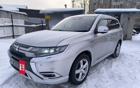 Mitsubishi Outlander III рестайлинг 3, 2019 год, 3 500 000 рублей, 3 фотография