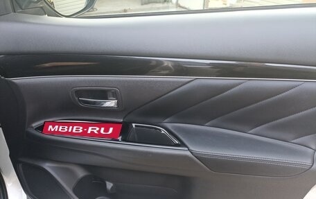 Mitsubishi Outlander III рестайлинг 3, 2019 год, 3 500 000 рублей, 18 фотография