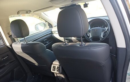 Mitsubishi Outlander III рестайлинг 3, 2019 год, 3 500 000 рублей, 30 фотография