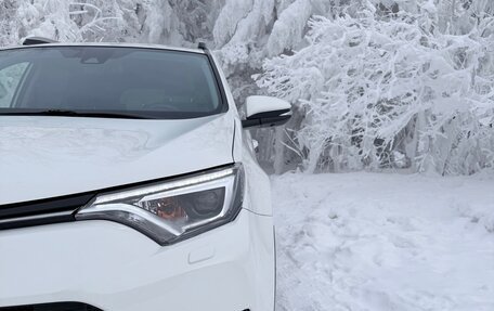 Toyota RAV4, 2015 год, 2 050 000 рублей, 10 фотография