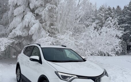 Toyota RAV4, 2015 год, 2 050 000 рублей, 7 фотография