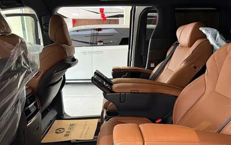 Toyota Alphard, 2025 год, 18 500 000 рублей, 9 фотография