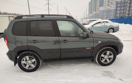 Chevrolet Niva I рестайлинг, 2017 год, 865 000 рублей, 4 фотография