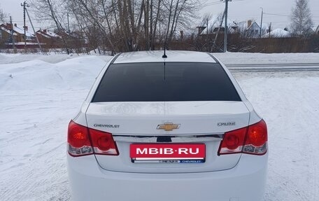 Chevrolet Cruze II, 2011 год, 650 000 рублей, 3 фотография